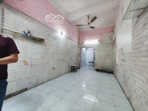 cho thuê nhà riêng phố kim mã, kd sầm uất, 32m2, 2.5 tầng, 6.5 triệu