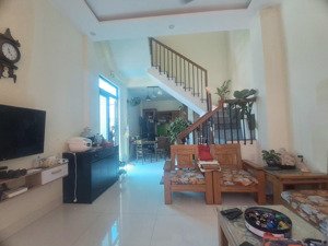 siêu phẩm tôn đản- 3 tầng - ngang 8m - nở hậu - ngộp bank cần bán nhanh - chưa qua đầu tư.