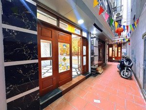 bán nhà trong ngõ 218 lạc long quân - phân khúc tiền hiếm. dt: 30m2* ( tầng,mt: 6m,giá: 7,5t