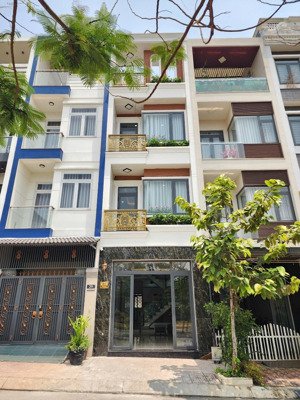 nhà đẹp 4 tầng hoàn công full nội thất cao cấp gần tp. thủ đức