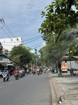 nhà 2 tầng sát mặt tiền đường gần khi biệt thự làng hoa gv. 279m2. chỉ nhỉnh 21 tỷ.