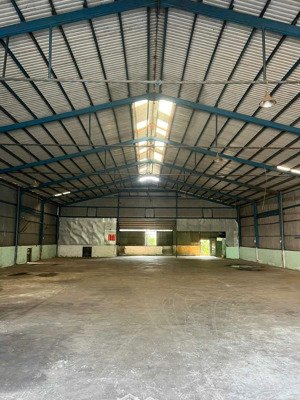 cho thuê kho xưởng 2.000 m2 giá 90 triệu/ đường quốc lộ 1a, xã tân kiên, huyện bình chánh, tphcm