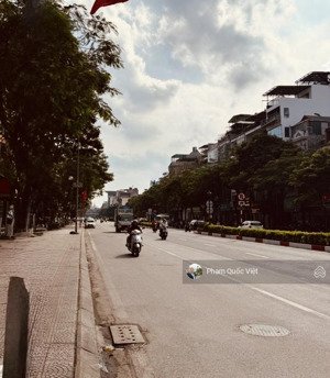 siêu lô góc dt 130m mặt tiền 7,6m chỉ hơn 20 tỷ một nhà ra mặt phố mở rộng 40m