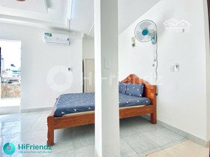 phòng kdc trung sơn gần cao đẳng việt mỹ, rmit. diện tích: 30m2. full nội thất. giá thuê: 5tr/tháng