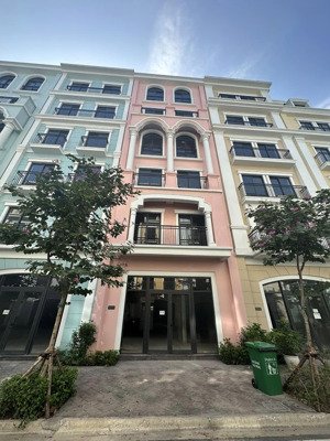 cần bán căn góc lk bim marina, bán đảo 2, 135 m2, sát bãi tắm, giá cắt lỗ 9.8 tỷ. 