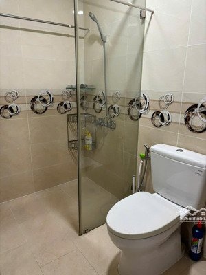 chung cư oriental plaza, 2 phòng ngủ giá 11 triệu/ tháng đầy đủ nội thất. lh: 