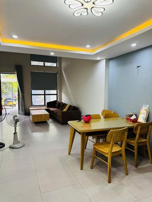 nhà đẹp gác lửng full nội thất xịn hòa xuân, giá chỉ 3. x tỷ