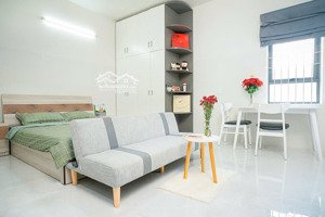 studio cửa sổ trời - thang máy full nội thất như hình - gần cầu nguyễn văn cừ q8 q1