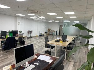 cho thuê văn phòng trần thái tông 160m2 giá 35 triệu/tháng sẵn vách kính bàn giao luôn.