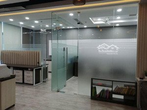 cho thuê văn phòng tầng 1 mặt đường võ chí công 210m2 giá 52 triệu full vat, dv