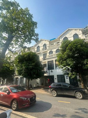 cho thuê shophouse 26tr/tháng làm văn phòng, kinh doanh, 5 tầng, xây dựng tầng 1 lớn 133m2