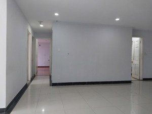 cần bán căn hộ giai việt đường tạ quang bửu p5, q8.
dt 150m2, 3 phòng ngủ, 3wc ngay central mall