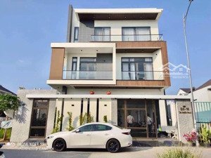 bán biệt thự 2 lầu cao cấp nam long 2 kế hồ cảnh quan dt 200m2- giá 11.5 tỷ