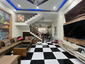 n1833 cho thuê nhà 3 tầng trung lực trung hành oto đỗ trong nhà - 100m2 - 4 phòng ngủ