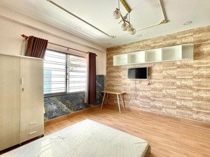 cho thuê chdv 25m2 full nội thất, cửa sổ lớn ngoài trời, gần bến xe q8 - đh kinh tế, y dược