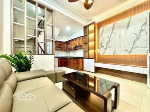 nhà mậu lương-kiến hưng hà đông,dt35m 5 tầng full nội thất ô tô đỗ cách 15m gần hồ.giá:5,x tỷ