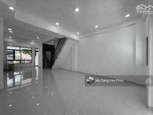 tầng trệt 5x20m vạn phúc city, sàn trống, máy lạnh, lối đi riêng, đường 16m, vị trí đẹp. giá 11tr