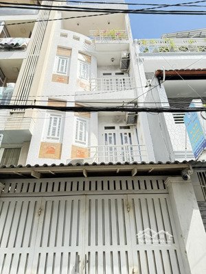 cần bán gắp nhà đút12,3ty 4tầng hẻm cáchmạngtháng8 hướng thông ra 3 quận ,tân bình,q3,q10,giá /280m