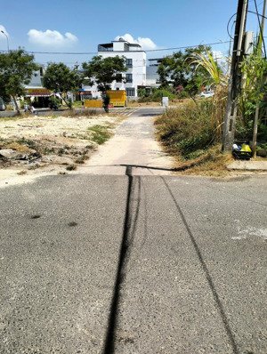 bán nhà cấp 4 kiệt ô tô trần hoành, ngay đầu kiệt, sát chợ khuê mỹ, giá tốt