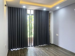 phòng 30m có ban công đường 20 sau trung tâm thương mại gigamall thủ đức