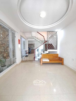 chào bán nhà 3 tầng kiên cố đường 5m5 khu biển mân thái, giá tốt