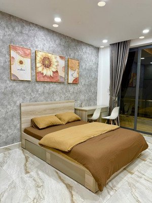 studio full nội thất mới 100% ban công view landmark giờ giấc tự do, ra vào vân tay