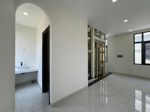 cho thuê nhà phố hoàn thiện 84m2 giá 25 triệu tại vinhomes grand park quận 9