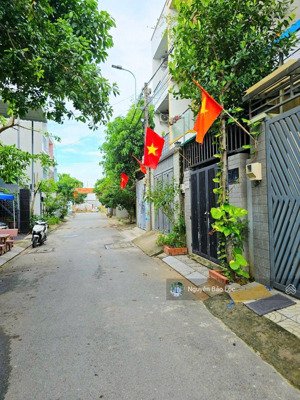 nhà phố 3 tầng hoàn công đầy đủ đường ô tô 6m. 5.2 tỷ