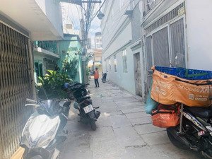 ngộp bank cần bán gấp giảm 1,7 tỷ. nhà riêng huỳnh tấn phát,q7.169m2,18 phòng đang cho thuê 50tr/th