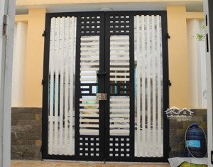 bán gấp căn nhà . dt đẹp 5.5 x 20 . sổ cn 104m2 . hẻm 497 thống nhất p16 gv