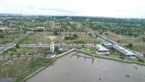 chính chủ cần bán gấp trong tháng lô biệt thự view sân golf giá từ 12 triệu/m2. lh: 