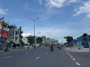 về bắc bán gấp mt đs cũ nb dương quảng hàm p5 sát emart, dt 5x30m, c4, đct 27tr/, giá nh 19 tỷ tl