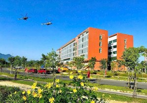 cắt lỗ 200tr bán gấp mảnh đất trục chính 100m2 ngay gần đại học quốc gia và fpt, sát trung tâm xã