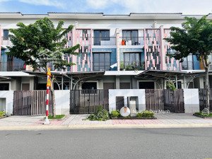 nhà phố 157m2, 1 trệt 2 lầu - kcn vsip 2, bình dương view công viên kđt suncasa central giá 3.5tỷ