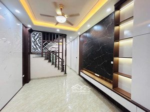 bán gấp nhà mới ngõ ô tô vf3 đỗ cửa, khương đình, thanh xuân. 46m2 x 5 t. 10,7 tỷ.