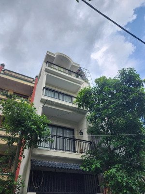 từ 18,5 tỷ xuống 16,8 tỷ sát mặt tiền cộng hoà đối diện pico plaza. dt 4,6 x 20m vuông vức hxh 8m