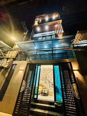 chính chủ bán gấp nhà tây hồ 43m² ô tô qua cửa- ngõ nông- gần lotte mall giao thông tốt-chỉ 7.x tỉ