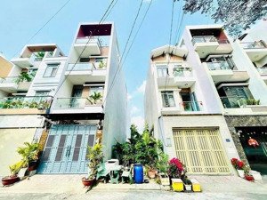 nhà 3 tầng nở hậu, đường ô tô, trung tâm linh đông, chỉ hơn 4 tỷ