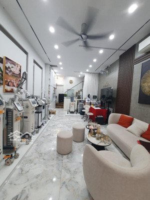 hiếm phân lô vip nguyễn thị định, cầu giấy, vỉa hè ô tô tránh đỗ 45m2, 4t vườn hoa 18 tỷ