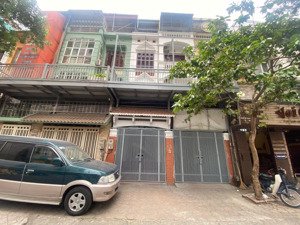 cho thuê nhà khúc thừa dụ , dt 100m, 5 tầng, mt 6.5m, thông sàn, thang máy