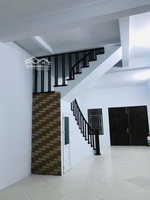 cho thuê nhà đường mai dịch, cầu giấy hà nội 60m2, mặt tiền 5m, nhà 5 tầng có 25tr/th đẹp luôn