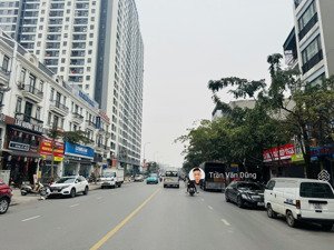 chính chủ cần cho thuê cửa hàng mặt phố thành trung gia lâm 400m2 sàn sử dụng . hợp đồng dài hạn