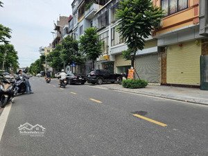 bán nhà ngọc thụy, 1 mặt đường, 1 mặt ngõ đáng để các bác đầu tư