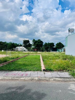 một nền 94m2. trục chính 12m, đường thông. phùng hưng an viễn. giá rất tốt để đầu tư