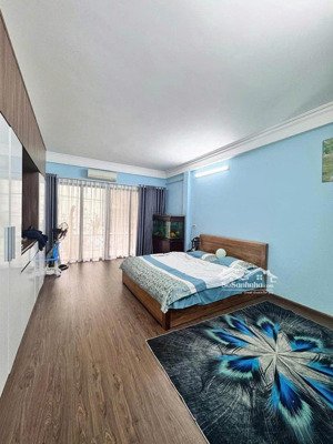 cần bán nhà học viện tài chính, dt 43m² x 4 tầng, lô góc, kinh doanh, giá chỉ hơn 6 tỷ