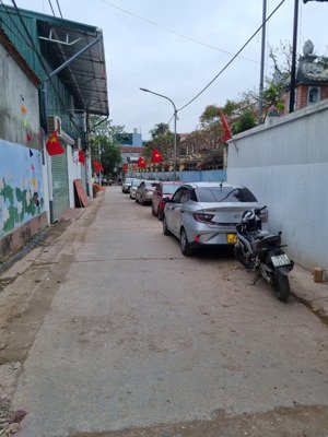 bán nhà 2 tầng dt 110m2 , mặt tiền 5.5m đường ô tô chánh kinh doanh thoải mái giá họp lý .