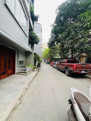 nguyễn chí thanh _ 7 tầng _thang máy_ngõ thông thoáng oto tránh_nhỉnh 27 tỷ_ 20m ra phố