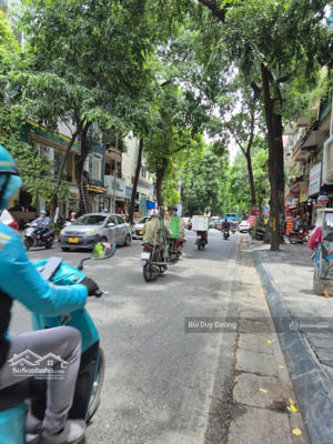 nhà dân xây phố cổ lò đúc 32m - 5 tầng - 3 ngủ - lô góc - ô tô cách 5m - full nội thất.