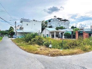 lô đất mặt tiền đường nhựa ở thị trấn củ chi,cách cầu vượt củ chi 1km,sổ hồng riêng,công chứng liền