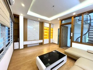 ba gác đỗ cửa, ngõ nông rộng , 38m2 + 5 tầng full nội thất + mặt tiền 4.5m khương đình thanh xuân .